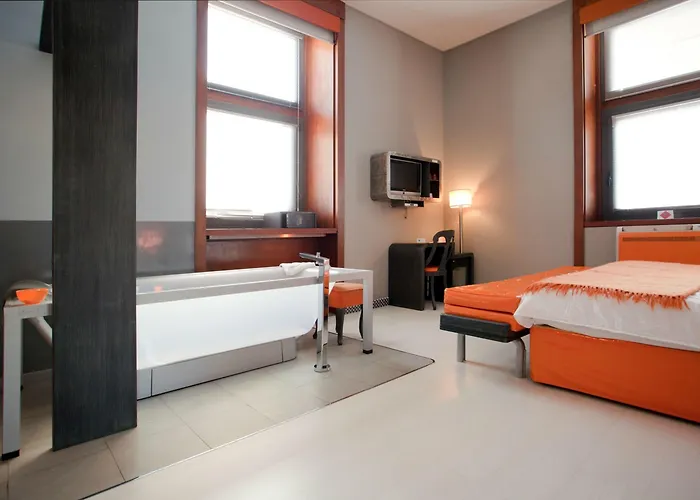 Orange Hotel 4*