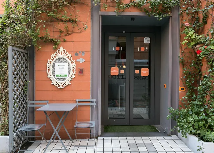 Orange Hotel