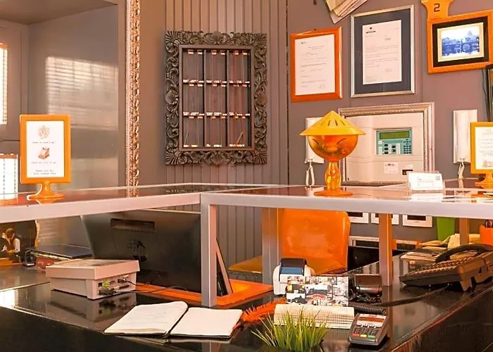 Orange Hotel