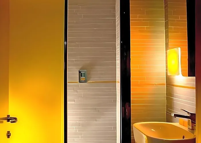 Orange Hotel