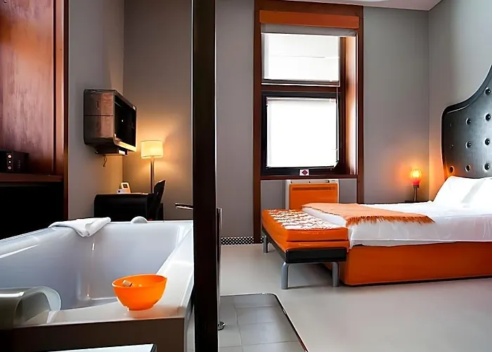 Orange Hotel