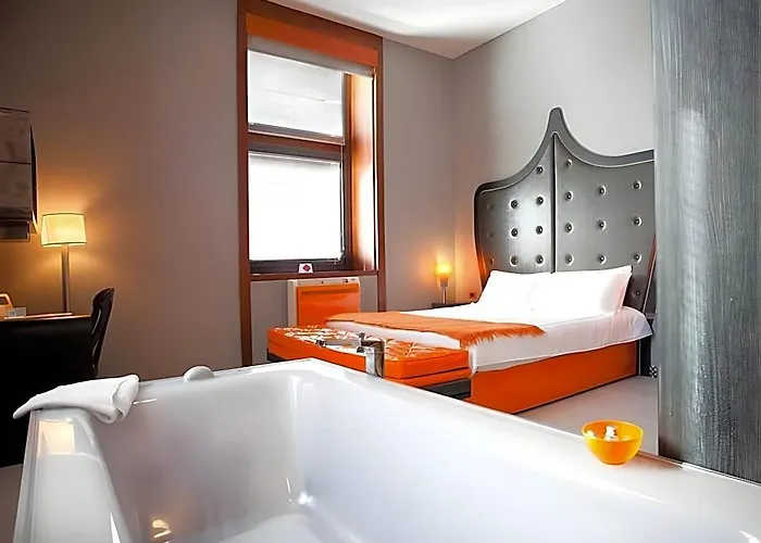 Orange Hotel
