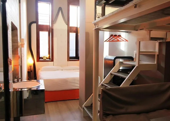 Orange Hotel